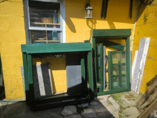 Lote Aluminio Verde: 4 Ventanas +  Puerta