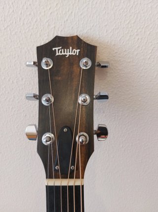 Taylor 214ce Deluxe Sunburst zurda