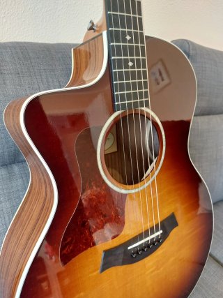 Taylor 214ce Deluxe Sunburst zurda