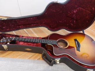 Taylor 214ce Deluxe Sunburst zurda