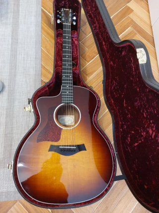 Taylor 214ce Deluxe Sunburst zurda