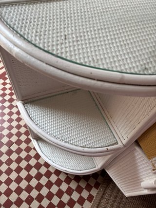 Mueble blanco con cristales