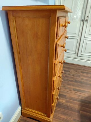 Cómoda de dormitorio de madera