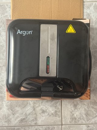Gofrera Negra Argon 750W Nueva