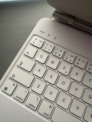 Funda Teclado Qwerty Español iPad 10 Gen (10,9”)