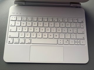 Funda Teclado Qwerty Español iPad 10 Gen (10,9”)