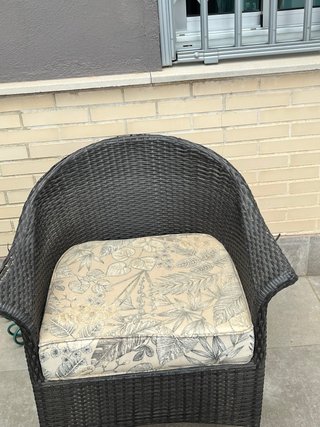 Mesa, sillones y sofá de terraza