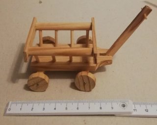 Juguetes de madera para muñecas