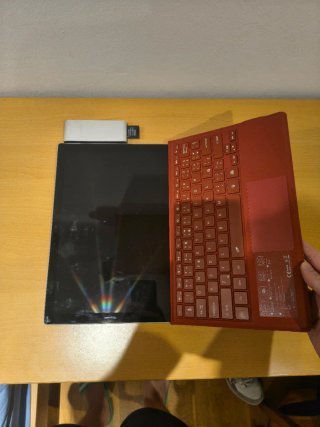 Microsoft Surface Pro 7 con Teclado Rojo
