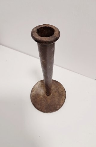 Soporte de hierro antiguo estilo industrial