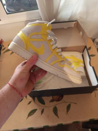 Nike Jordan 1 Beige e Giallo
