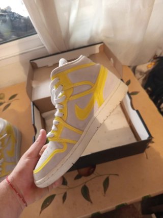 Nike Jordan 1 Beige e Giallo