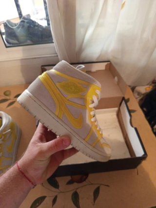 Nike Jordan 1 Beige e Giallo