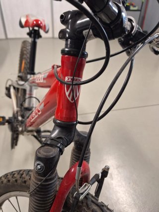 Bicicleta Trek MT 220 Roja