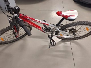 Bicicleta Trek MT 220 Roja
