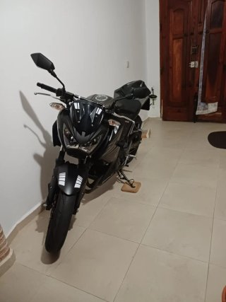 Kawasaki Z300 Negra impecable.10.200km