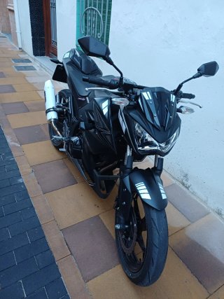 Kawasaki Z300 Negra impecable.10.200km
