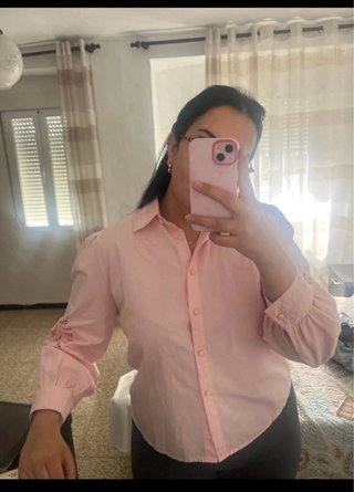 Camisa rosa bebé con detalles