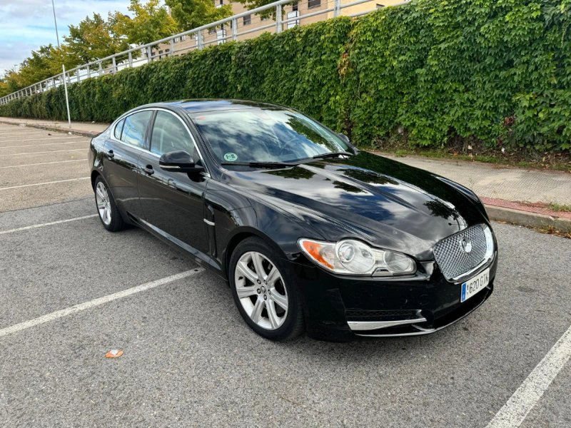 Jaguar XF 2010 - foto 1