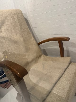 Sillón vintage tapizado y madera