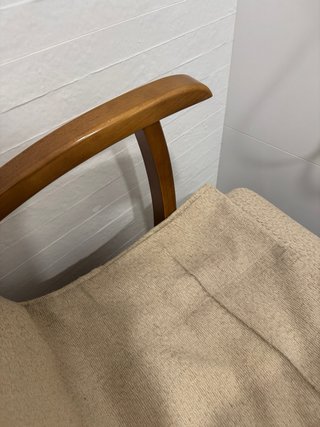Sillón vintage tapizado y madera