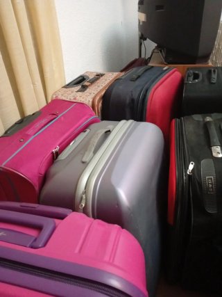 Maletas de viaje con ruedas de segunda mano en muy
