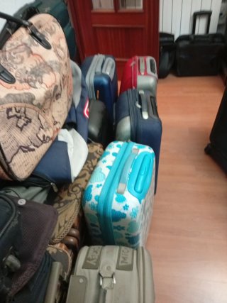Maletas de viaje con ruedas de segunda mano en muy