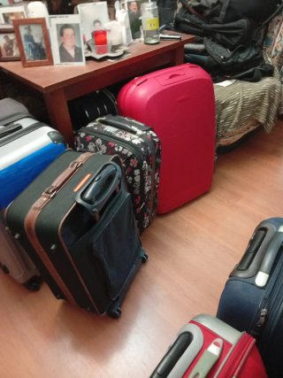 Maletas de viaje con ruedas de segunda mano en muy