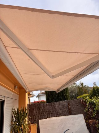 Toldo Eléctrico Llaza 4.5x3m con LED