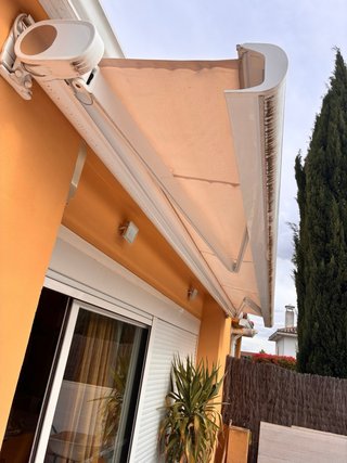 Toldo Eléctrico Llaza 4.5x3m con LED