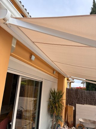 Toldo Eléctrico Llaza 4.5x3m con LED