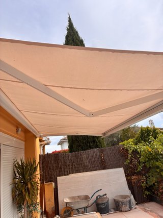 Toldo Eléctrico Llaza 4.5x3m con LED
