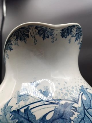 Jarra de loza francesa