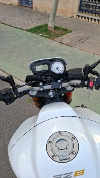 Vendo Yamaha FZ800   o cambio por furgoneta