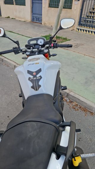 Vendo Yamaha FZ800   o cambio por furgoneta