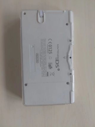 Nintendo DSi Blanca + Cargador y Lápices