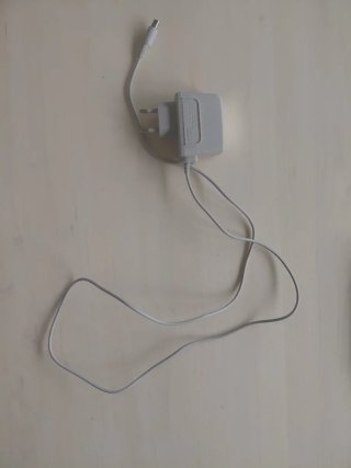 Nintendo DSi Blanca + Cargador y Lápices