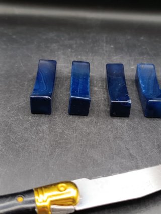 Reposacubiertos de piedra azul