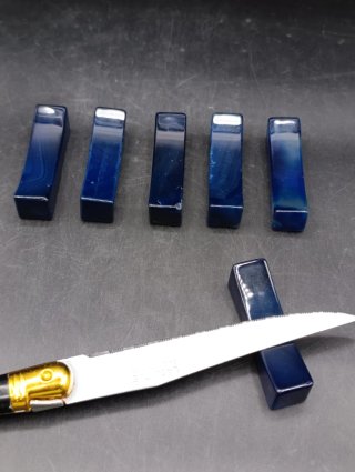 Reposacubiertos de piedra azul