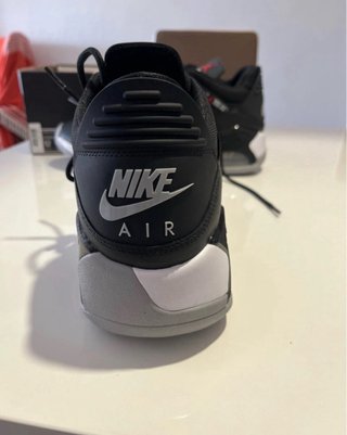 Sneakers Jordan Nere e Rosse