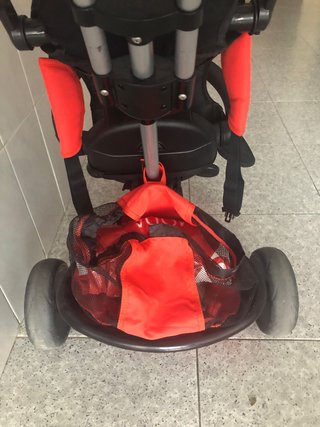 Triciclo infantil rojo y negro