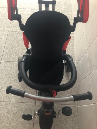 Triciclo infantil rojo y negro