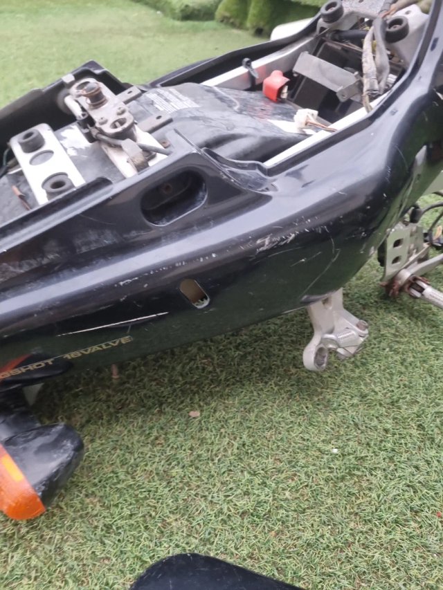 CAREBADO GSXR 750/1100 W 94.