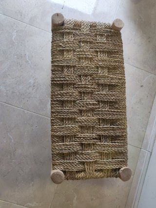 Banqueta pequeña extra fuerte de madera y yute