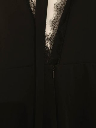 Mono negro con encaje
