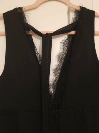 Mono negro con encaje