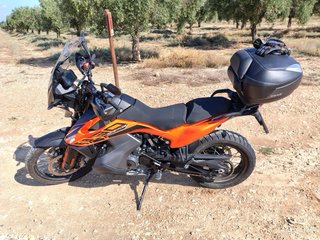 KTM 890 Adventure Negra y Naranja