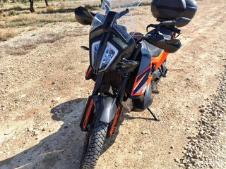 KTM 890 Adventure Negra y Naranja
