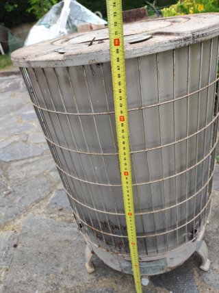 Estufa de leña metálica