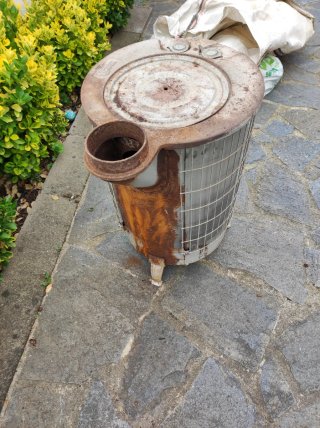 Estufa de leña metálica